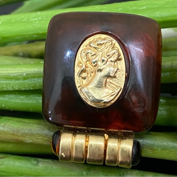 Vintage Unsigned Amber Lucite Victorian Lady Cameo Clip Earrings 22.6g - Picture 4 of 14